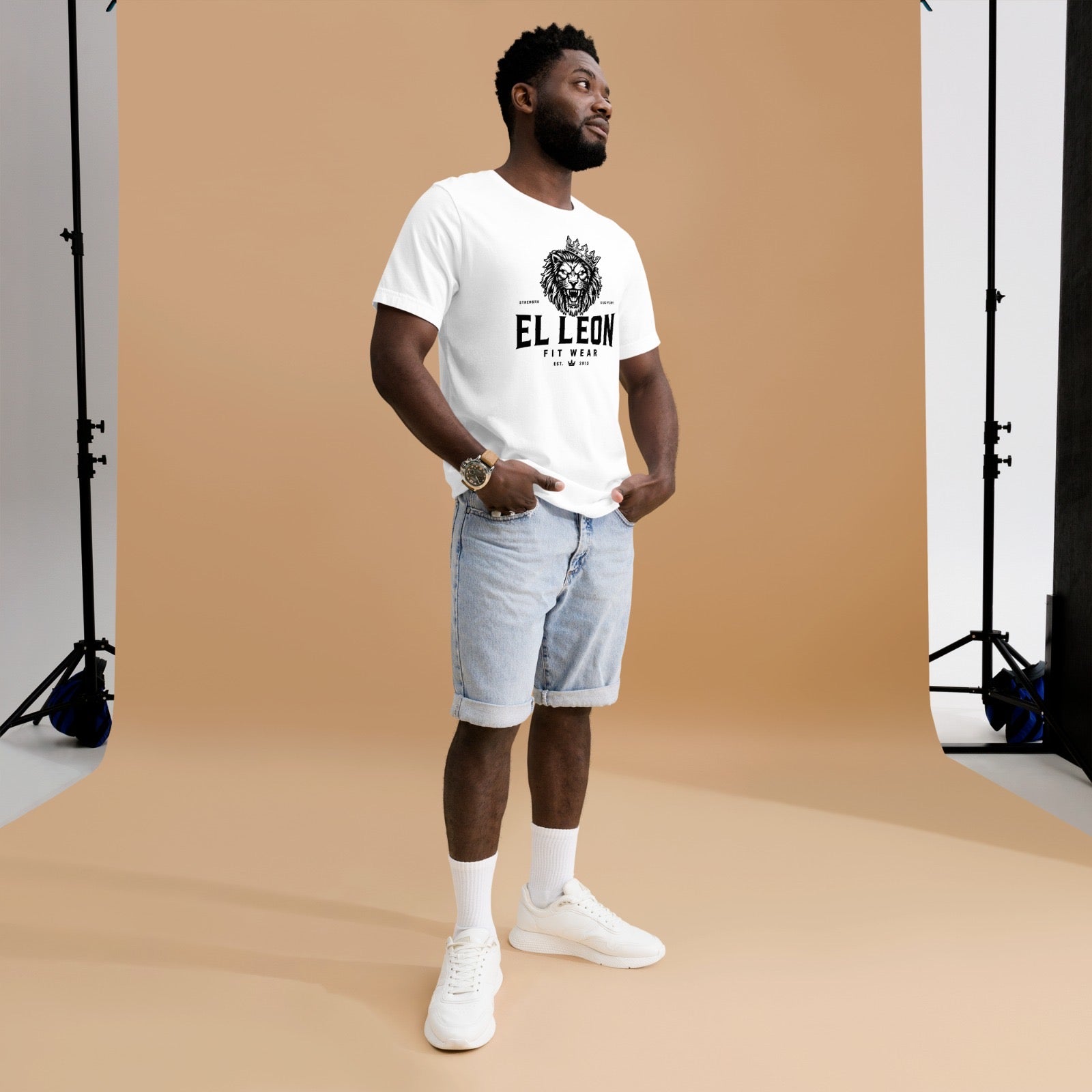 El León Tee — White & Black