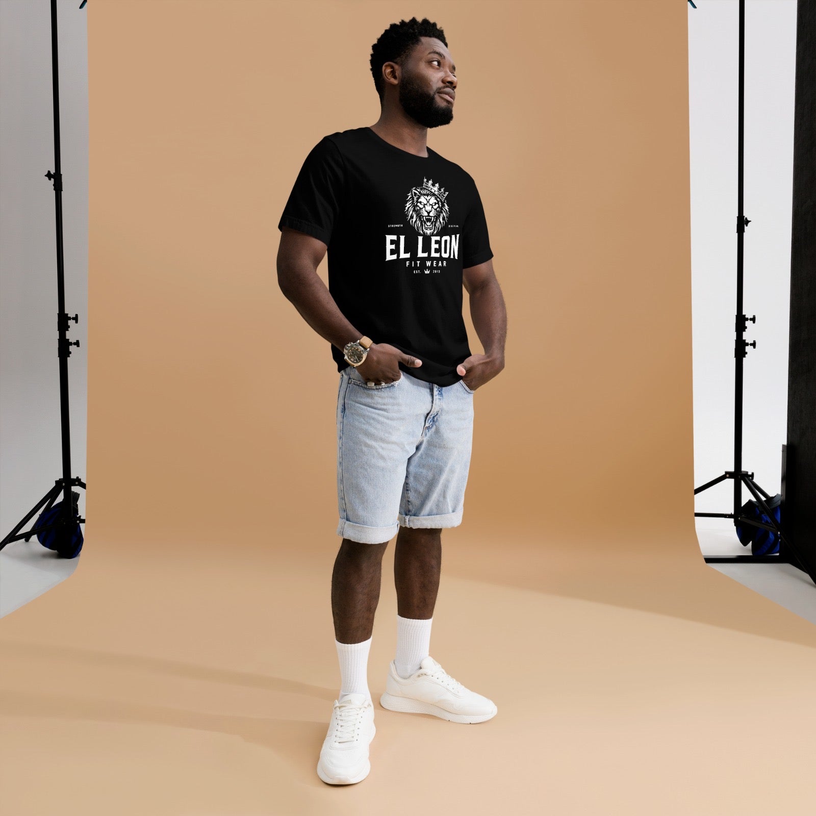 El León Tee — Black & White
